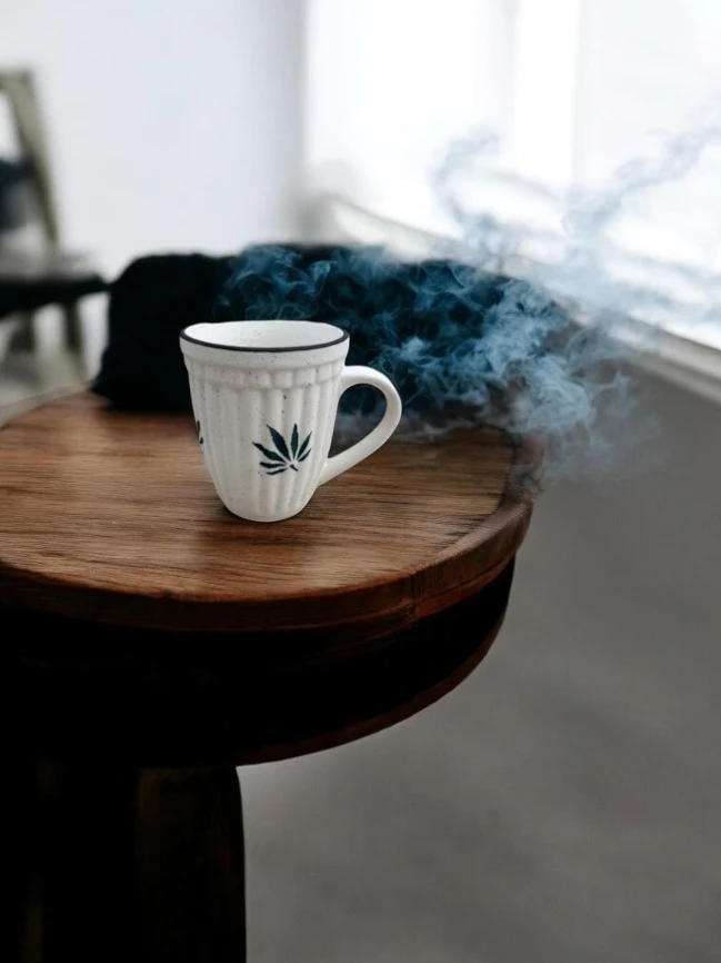 Herb Sors ceramic mug with botanical design, ideal for coffee lovers
