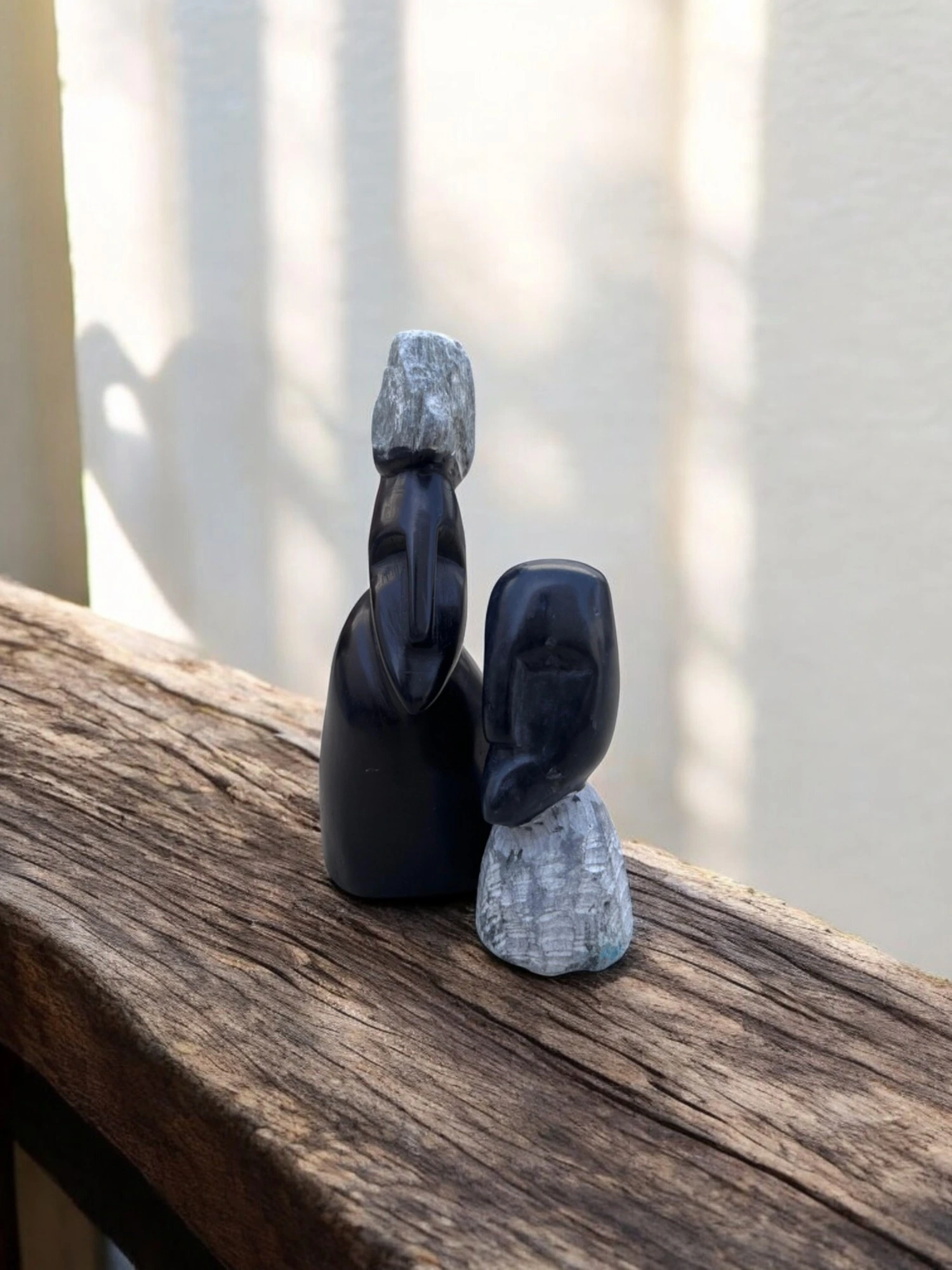 Volti Sacri stone mini sculpture – white sacred face sculpture with circular top