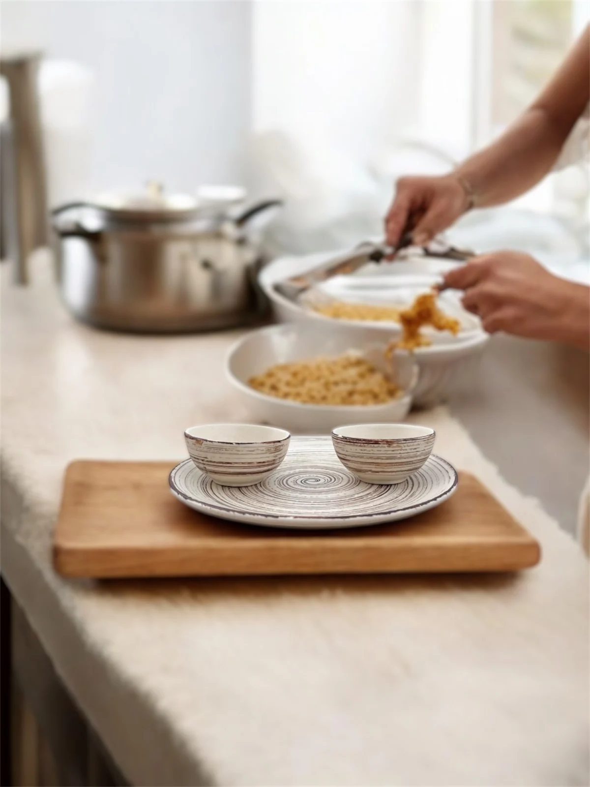 Spirale Marrone dinner set under 1000 with a brown spiral design, ideal for premium dining